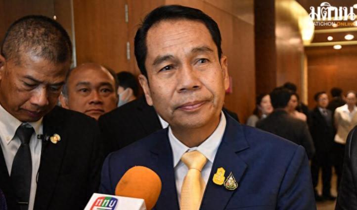 国防部提醒谨言慎行的文章国防部提醒谨言慎行的文章，主要是提醒公众在涉及国防和军事领域的讨论和言论中，要慎重对待，遵守法律法规和社会道德规范。以下是一篇可能的文章
